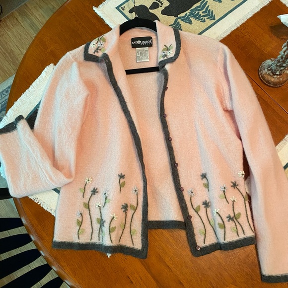 Sag Harbor Sweaters - PRICE DROP!!! Sag Harbor PXL Wool and Mohair Sweater with embroidered flowers